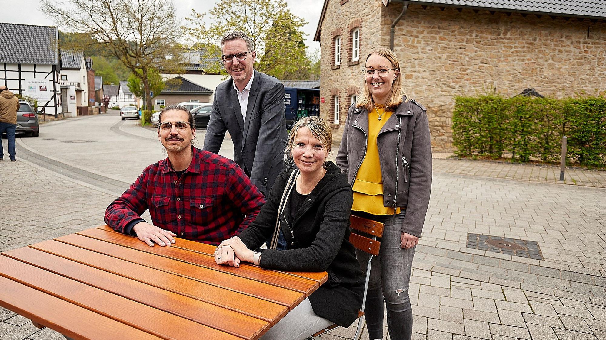 Einen Coworkingspace für Nettersheim planen von links Marc Osenberg, Norbert Crump, Vanessa Woch und Lea Blindert.