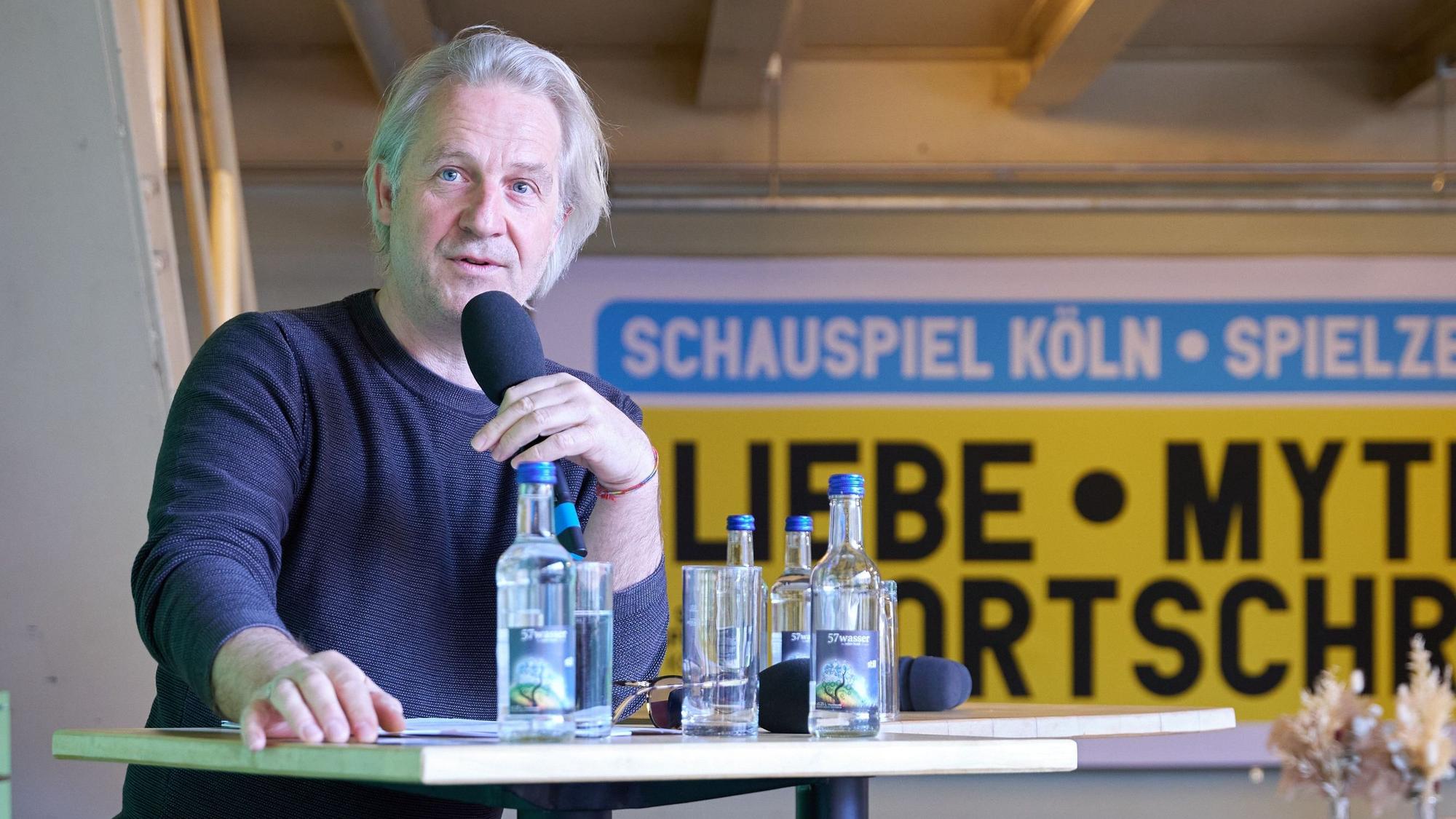 21.04.2023, Offenbach im Carlswerk, Köln-Mülheim: Der Intendant des Schaupiels Köln, Stefan Bachmann stellt den Spielplan 2023/2024 vor.