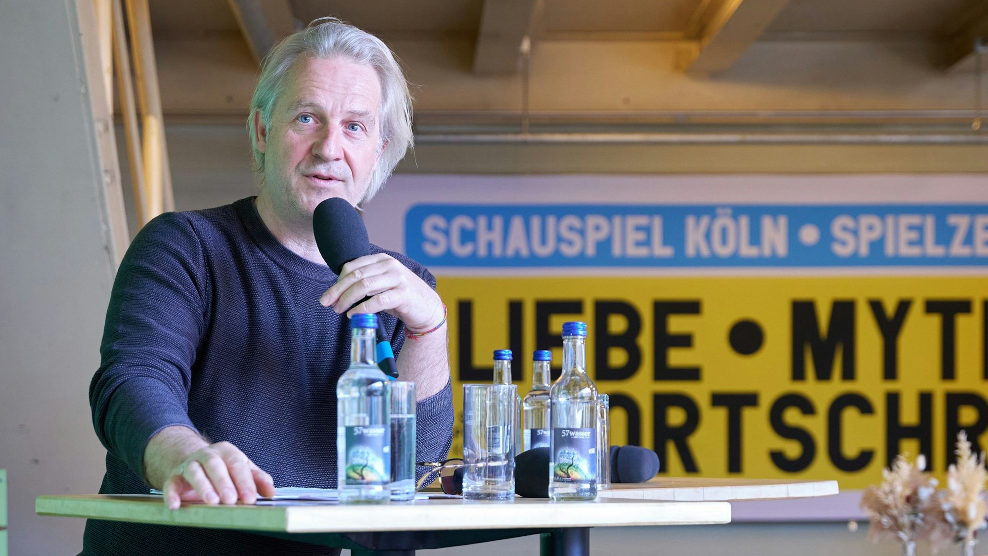 21.04.2023, Offenbach im Carlswerk, Köln-Mülheim: Der Intendant des Schaupiels Köln, Stefan Bachmann stellt den Spielplan 2023/2024 vor.