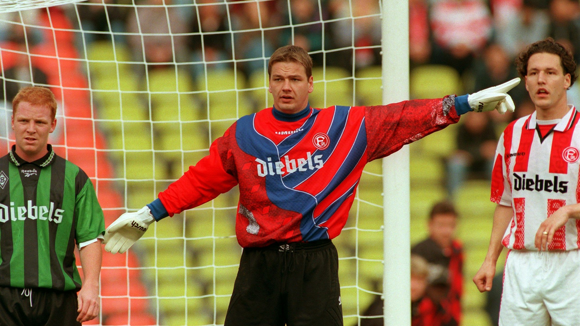 Georg Koch mit dem Gladbacher Jörgen Pettersson (l) und dem Düsseldorfer Rudi Istenic (r).