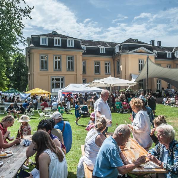 Jung, alt und aus unterschiedlichen Nationen – so setzt sich Leverkusens Bevölkerung zusammen, hier beim Europafest.