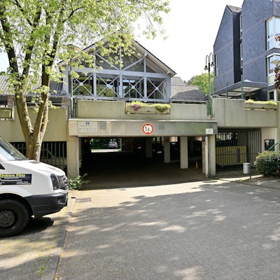 Das Foto zeigt die Tiefgarage am Kürtener Rathaus.