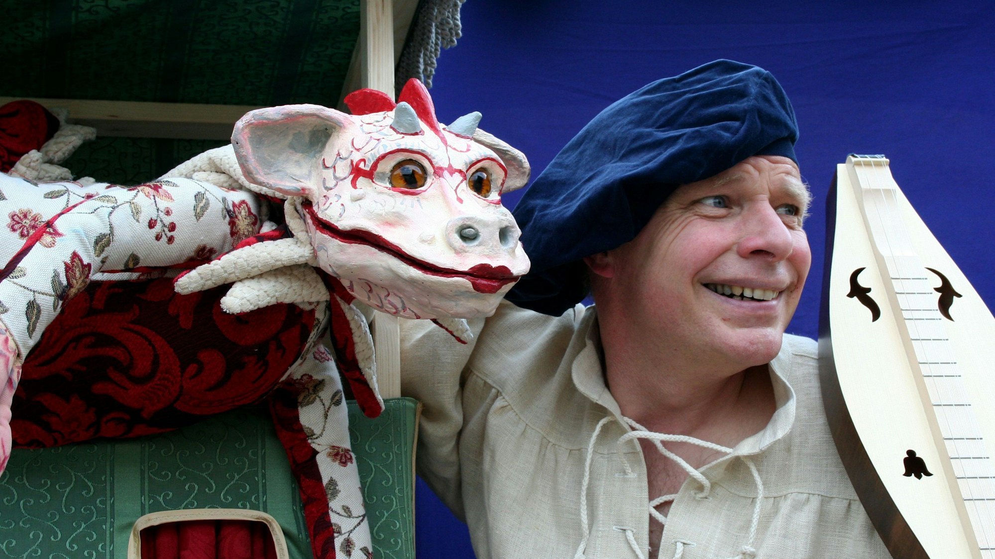 Ralf Kiekhöfer spielt Ritterhelmpflicht für kleine Drachen