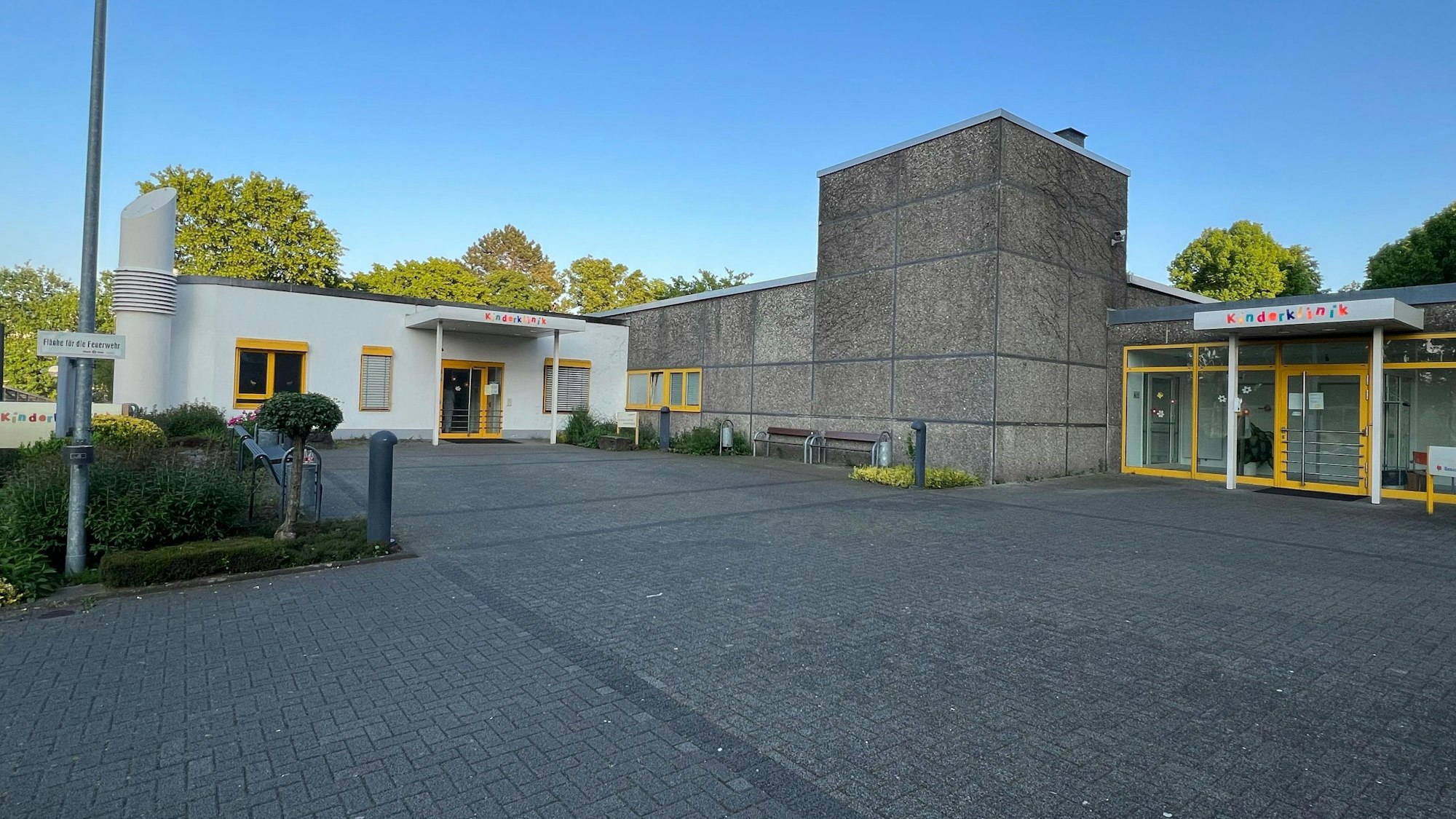 Die Kinderklinik am Porzer Krankenhaus von außen.