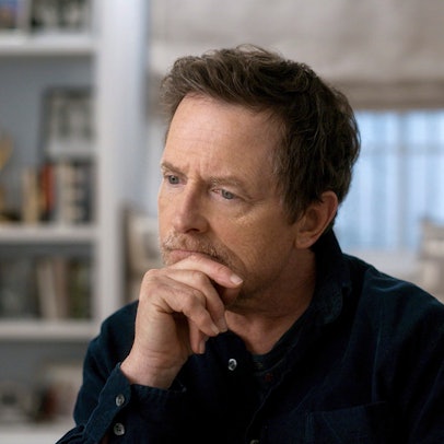 Michael J. Fox blickt nachdenklich in einer Szene der Doku "Still"