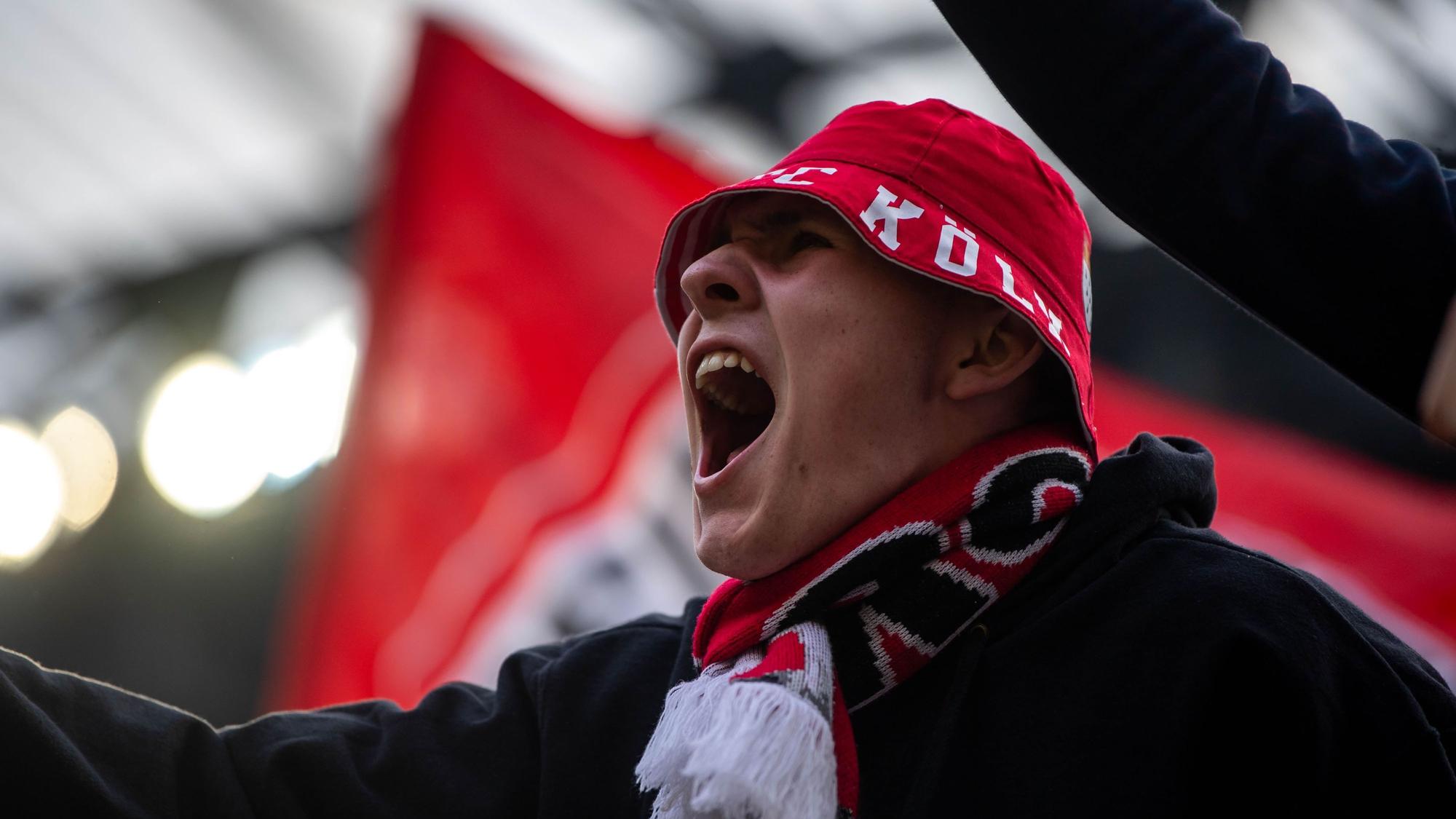 Das Bild zeigt einen Fan des 1. FC Köln.