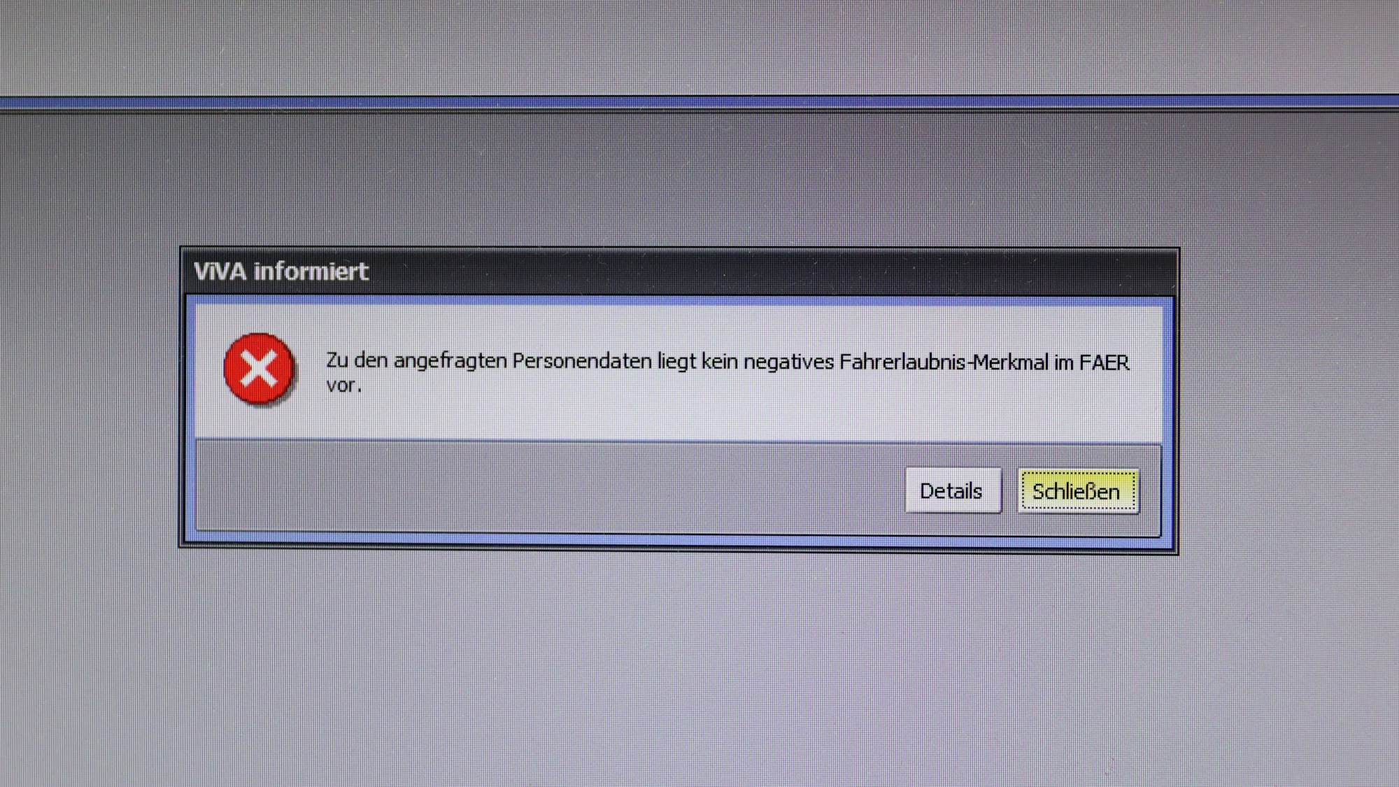 Screenshot des PC-Bildschirms mit dem Vermerk: Zu den angefragten Personendaten liegt kein negatives Fahrerlaubnis-Merkmal im Fahrerlaubnisregister vor.