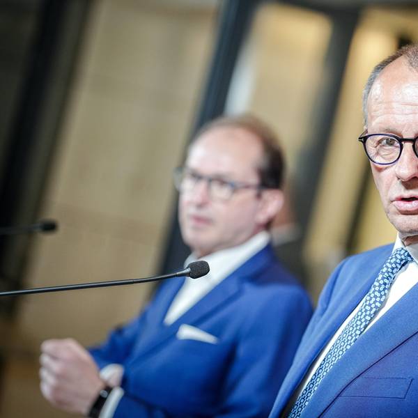 Friedrich Merz, CDU-Bundesvorsitzender, spricht auf einer Pressekonferenz gemeinsam mit CSU-Fraktionsführer Alexander Dobrindt.