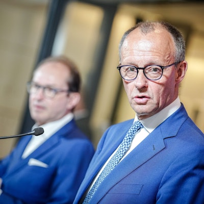 Friedrich Merz, CDU-Bundesvorsitzender, spricht auf einer Pressekonferenz gemeinsam mit CSU-Fraktionsführer Alexander Dobrindt.