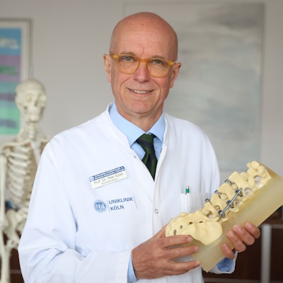 Der Universitäts-Professor Dr. Peer Eysel ist Spezialist für Rückenschmerzen.