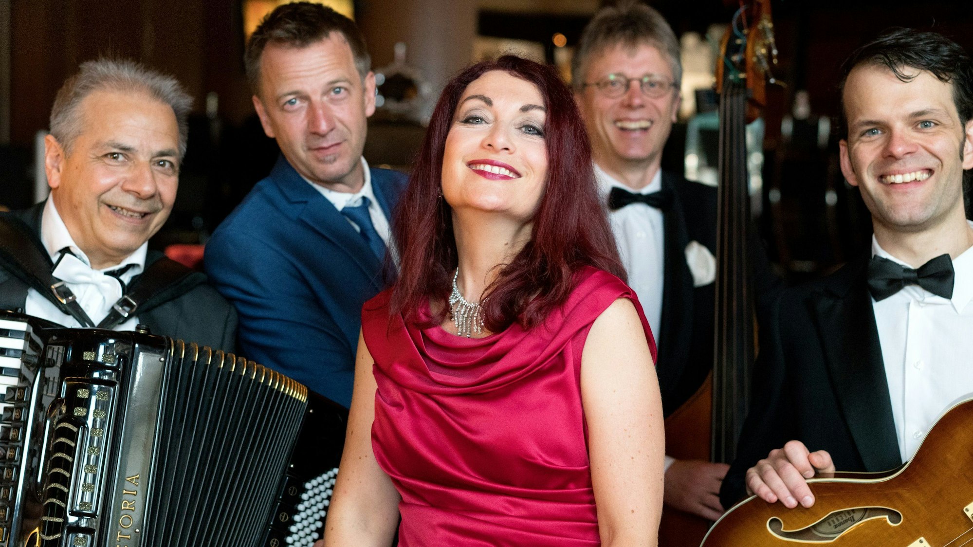 Die Schoenen treten mit Chanson-Programm im Bauernhof Meuthen auf.