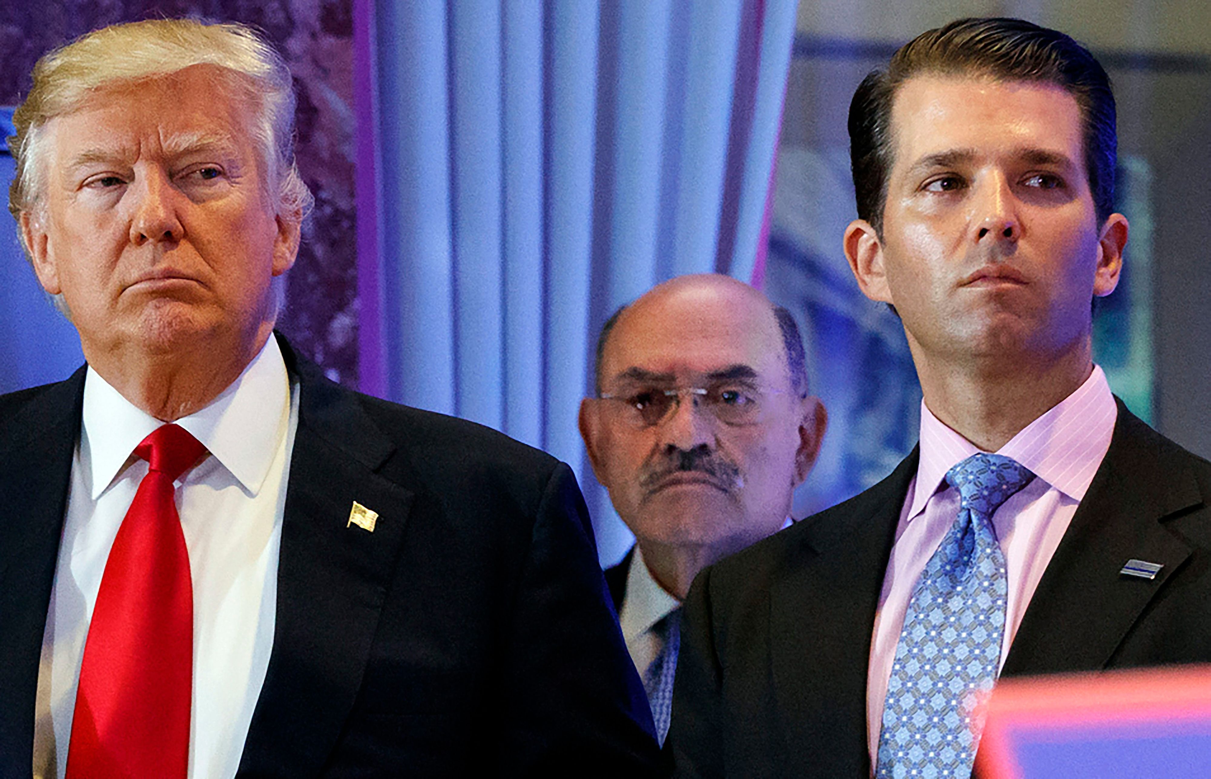Der ehemalige US-Präsident Donald Trump (l.) zusammen mit seinem Sohn Donald Trump Jr. im Jahr 2017.