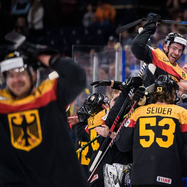 Riesenjubel beim DEB-Team nach dem Overtime-Sieg gegen die USA.