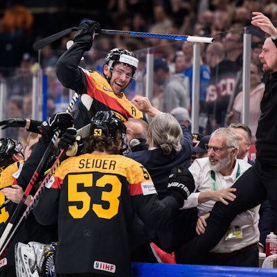 Riesenjubel beim DEB-Team nach dem Overtime-Sieg gegen die USA.