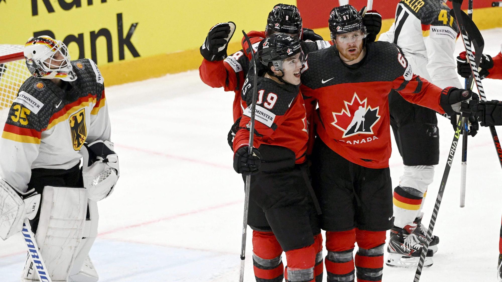 Lawson Crouse (r.) und Kanada feiern