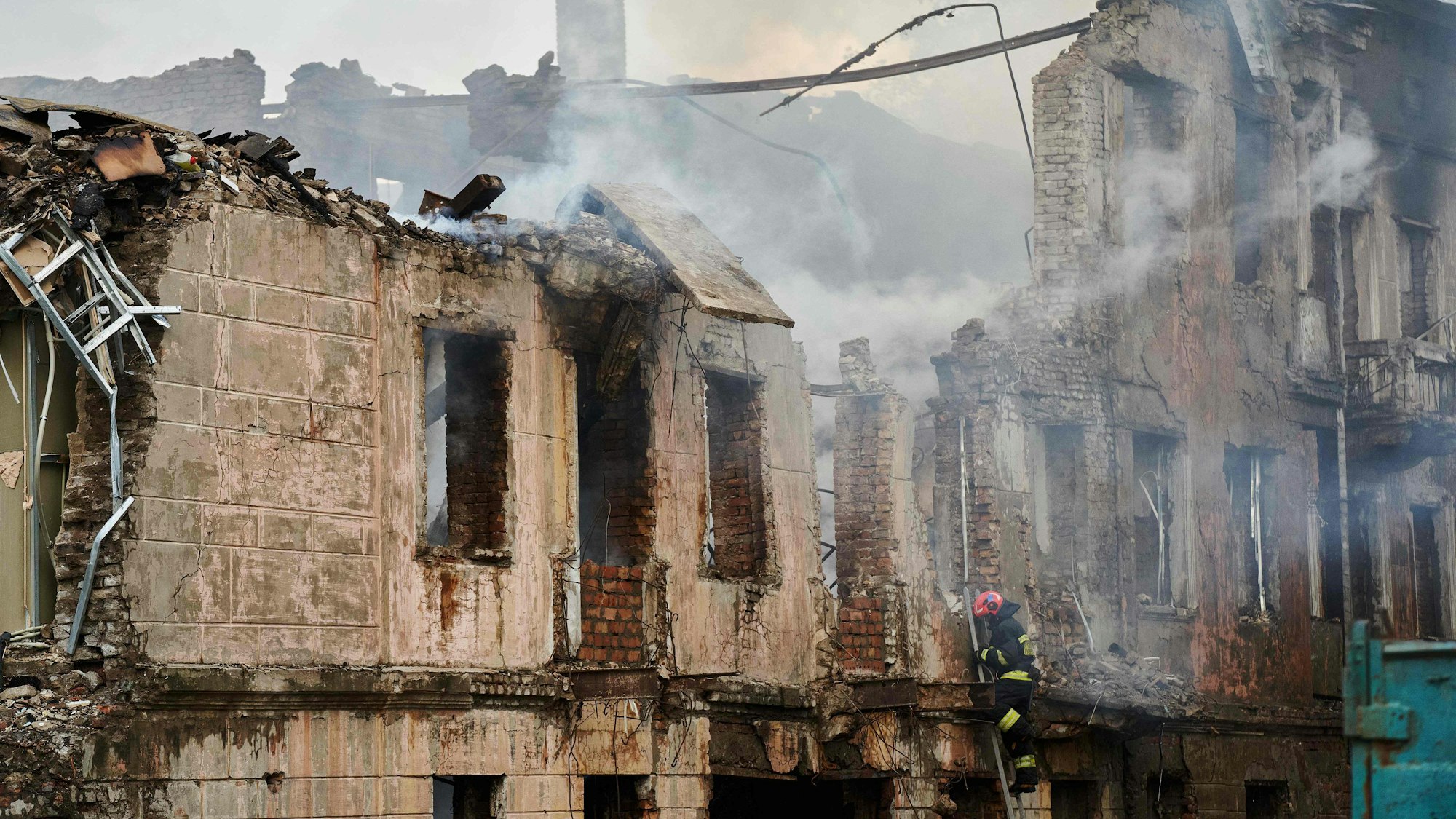 Die Folgen eines russischen Raktenangriffs am 26. Mai auf Dnipro, Partnerstadt Kölns.