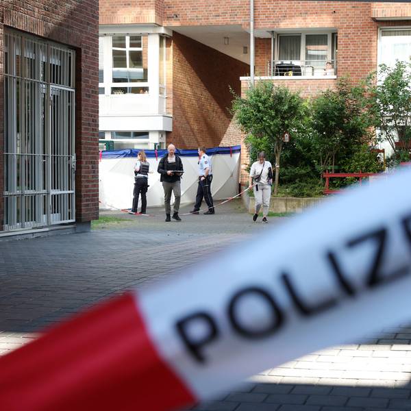 27.05.2023
Köln
Schiesserei mit Tötungsdelikt in Mülheim mit einem Toten und einer Schwer Verletzten Person
Clevischer Ring am Böckingpark
Foto: Martina Goyert