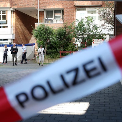 27.05.2023
Köln
Schiesserei mit Tötungsdelikt in Mülheim mit einem Toten und einer Schwer Verletzten Person
Clevischer Ring am Böckingpark
Foto: Martina Goyert
