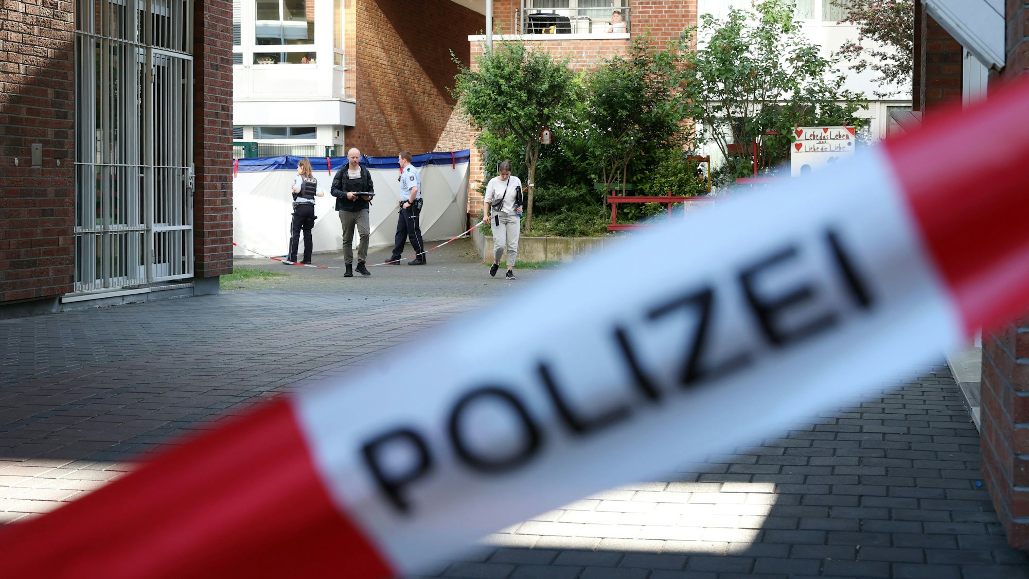 Mai 2023: In diesem Innenhof am Böcking-Park in Mülheim wurden der Rocker Eren Y. erschossen.