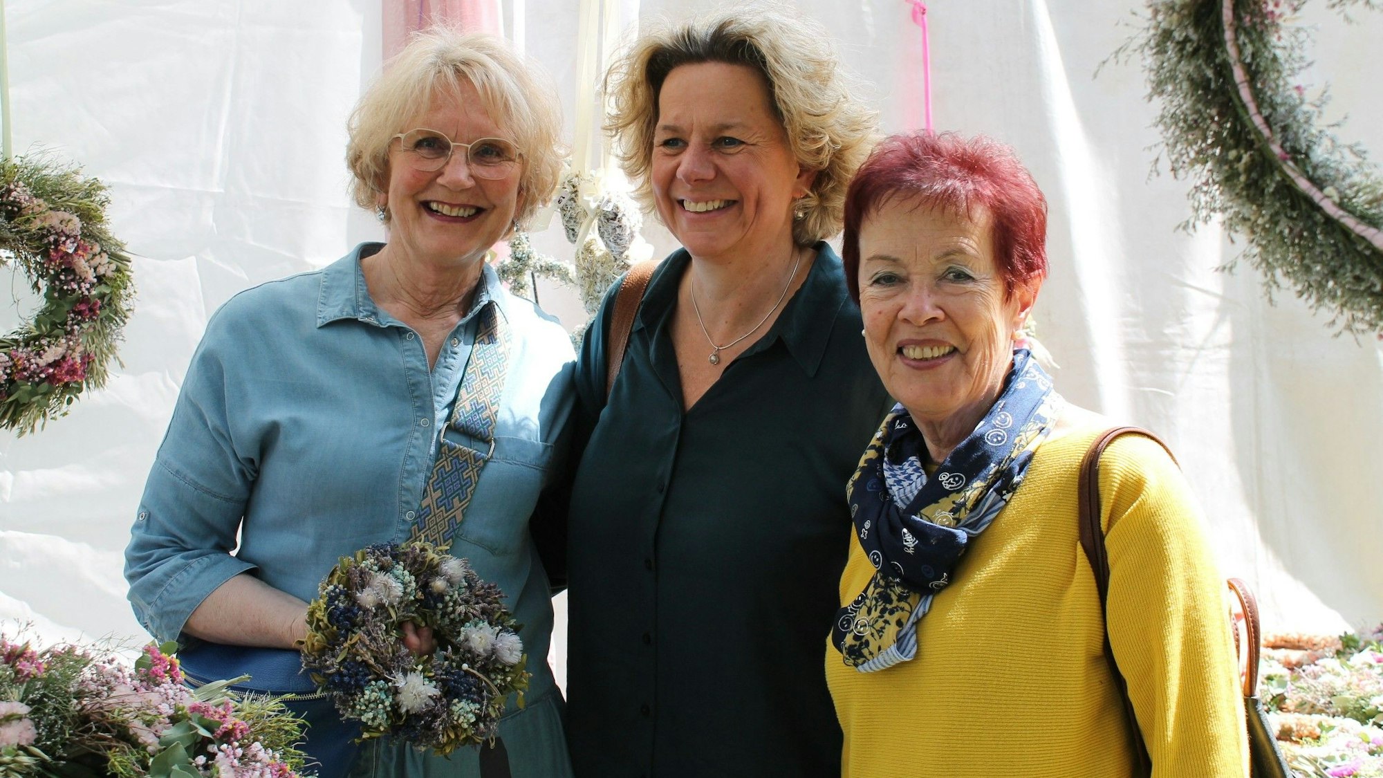 Landpartie Morsbroich: V.l. Besucherinnen Barbara Valdor, Nicole Zons und Hildegard Bäsken