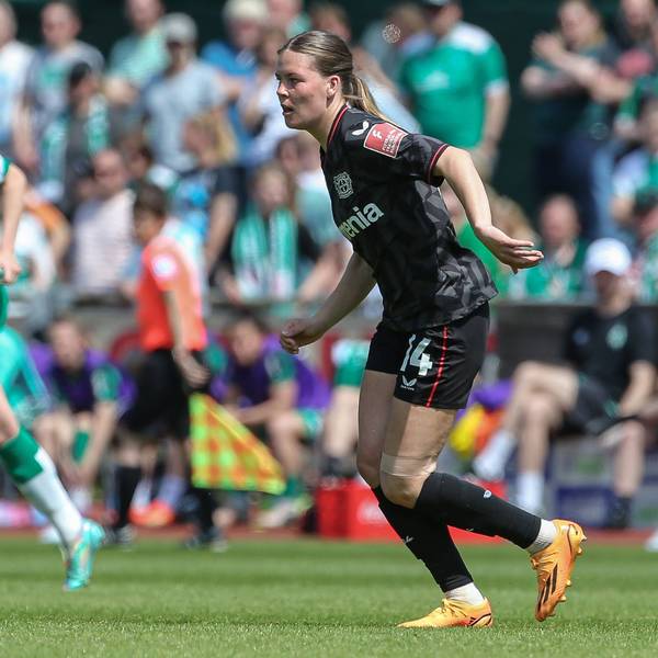 v.li.: Juliane Wirtz Bayer 04 Leverkusen, 14 am Ball, Einzelbild, Ganzkörper, Aktion, Action, Spielszene, DIE DFB-RICHTLINIEN UNTERSAGEN JEGLICHE NUTZUNG VON FOTOS ALS SEQUENZBILDER UND/ODER VIDEOÄHNLICHE FOTOSTRECKEN. DFB REGULATIONS PROHIBIT ANY USE OF PHOTOGRAPHS AS IMAGE SEQUENCES AND/OR QUASI-VIDEO., 28.05.2023, Bremen Deutschland, Fussball, Flyeralarm Frauen-Bundesliga, SV Werder Bremen - Bayer 04 Leverkusen *** v li Juliane Wirtz Bayer 04 Leverkusen, 14 on the ball, single image, full body, action, game scene, THE DFB DIRECTIVES PROHIBIT ANY USE OF PHOTOGRAPHS AS IMAGE SEQUENCES AND OR QUASI VIDEO , 28 05 2023, Bremen Germany , Football, Flyeralarm Womens Bundesliga, SV Werder Bremen Bayer 04 Leverkusen xobx