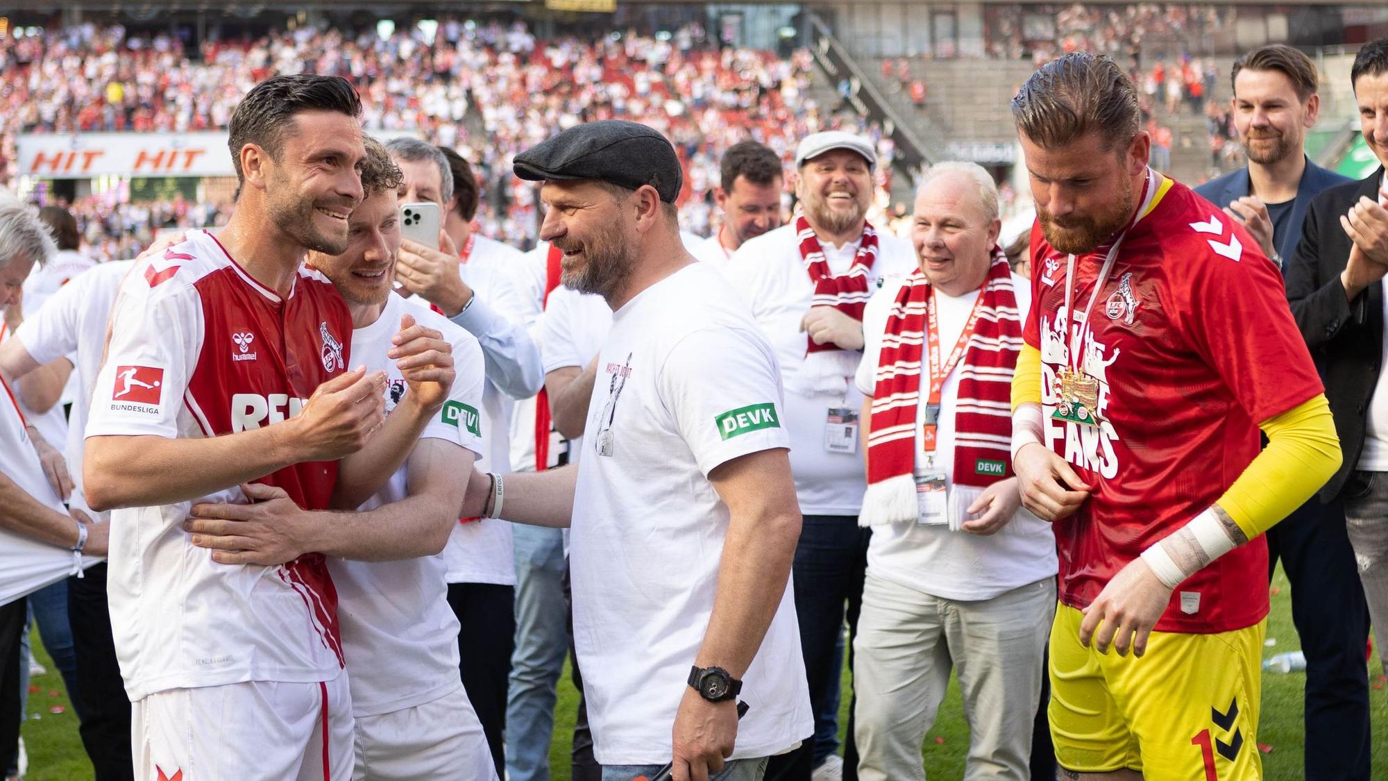 Jonas Hector (l.) und Timo Horn (r.) nahmen am Samstag Abschied vom 1. FC Köln, Trainer Steffen Baumgart ergriff das Wort.