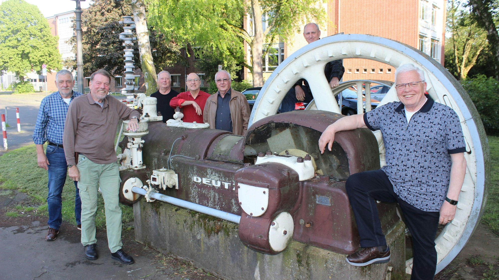 Engagieren sich in der IG „Fahrzeugmuseum in Köln“ (v.l.): Friedhelm Teutschbein, Immo Mikloweit, Helmut Hundenborn, Joachim Stenger, Horst Kuhn, Horst Nordmann, Helmut Müller.