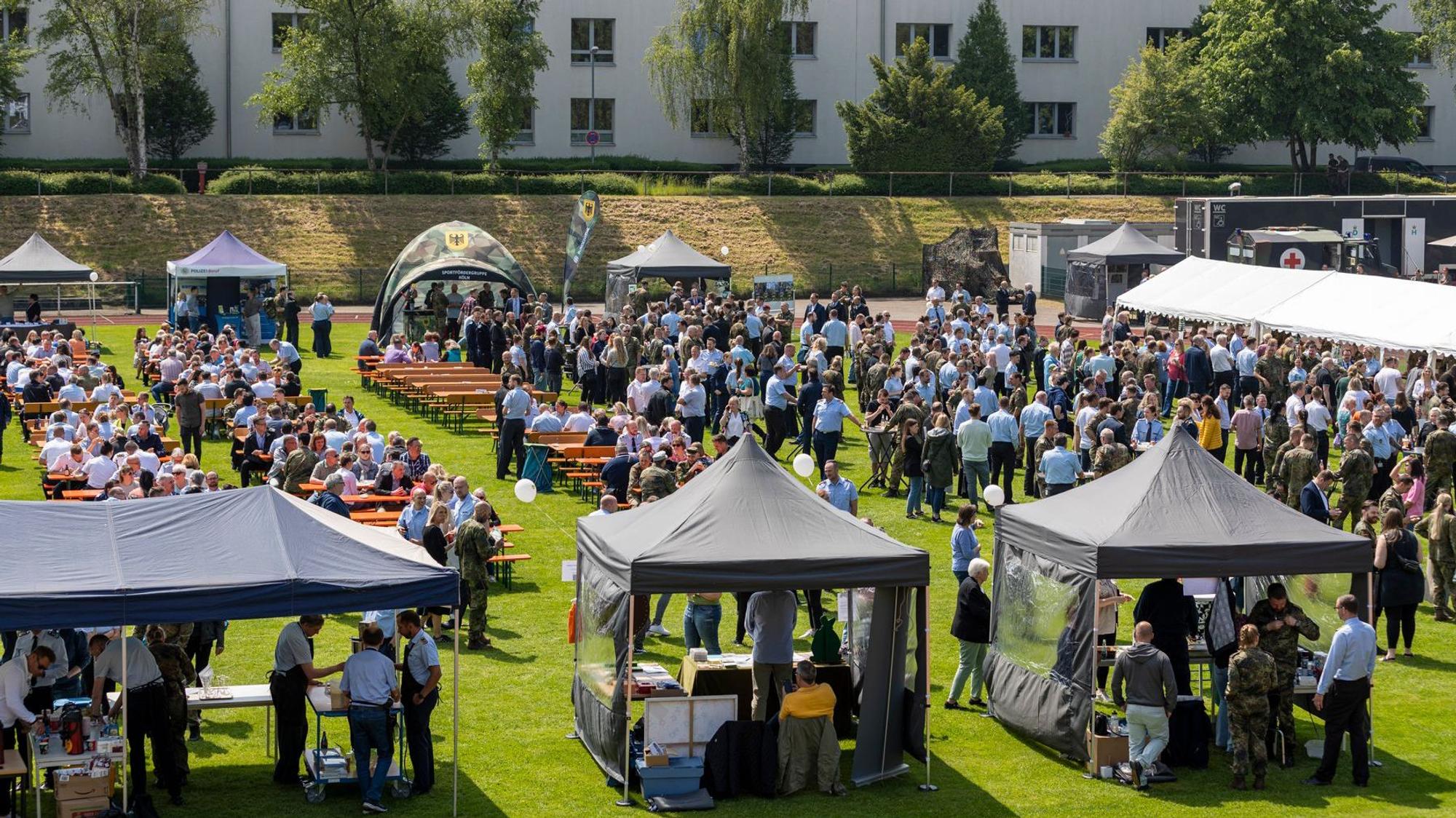 Das Bundesamt für Personalmanagement der Bundeswehr feierte zehnjähriges Bestehen in der Lüttich-Kaserne.