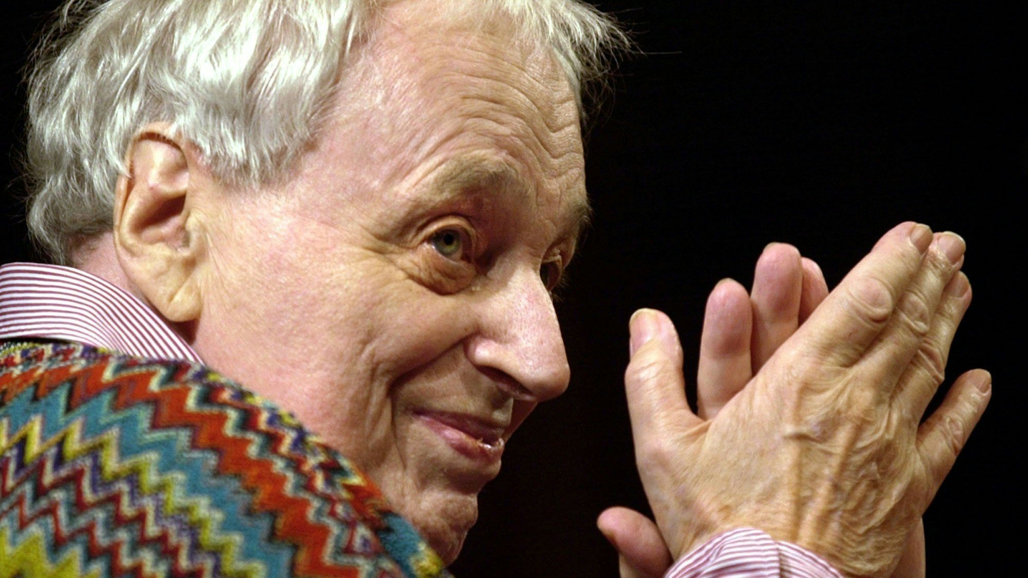 ARCHIV - Einer der berühmtesten Komponisten der Gegenwart, der österreichische Komponist György Ligeti, ist im Alter von 83 Jahren gestorben (Archivfoto vom 13.09.2003). Dies berichtete die Nachrichtenagentur APA am Montag (12.06.2006) unter Berufung auf Ligetis Musikverlag Schott Music. Zunächst wurde nicht bekannt, wann und wo der aus Ungarn stammende Ligeti gestorben ist. Ligeti lebte zuletzt in Wien und Hamburg. Foto: Alexander Rüsche +++(c) dpa - Bildfunk+++