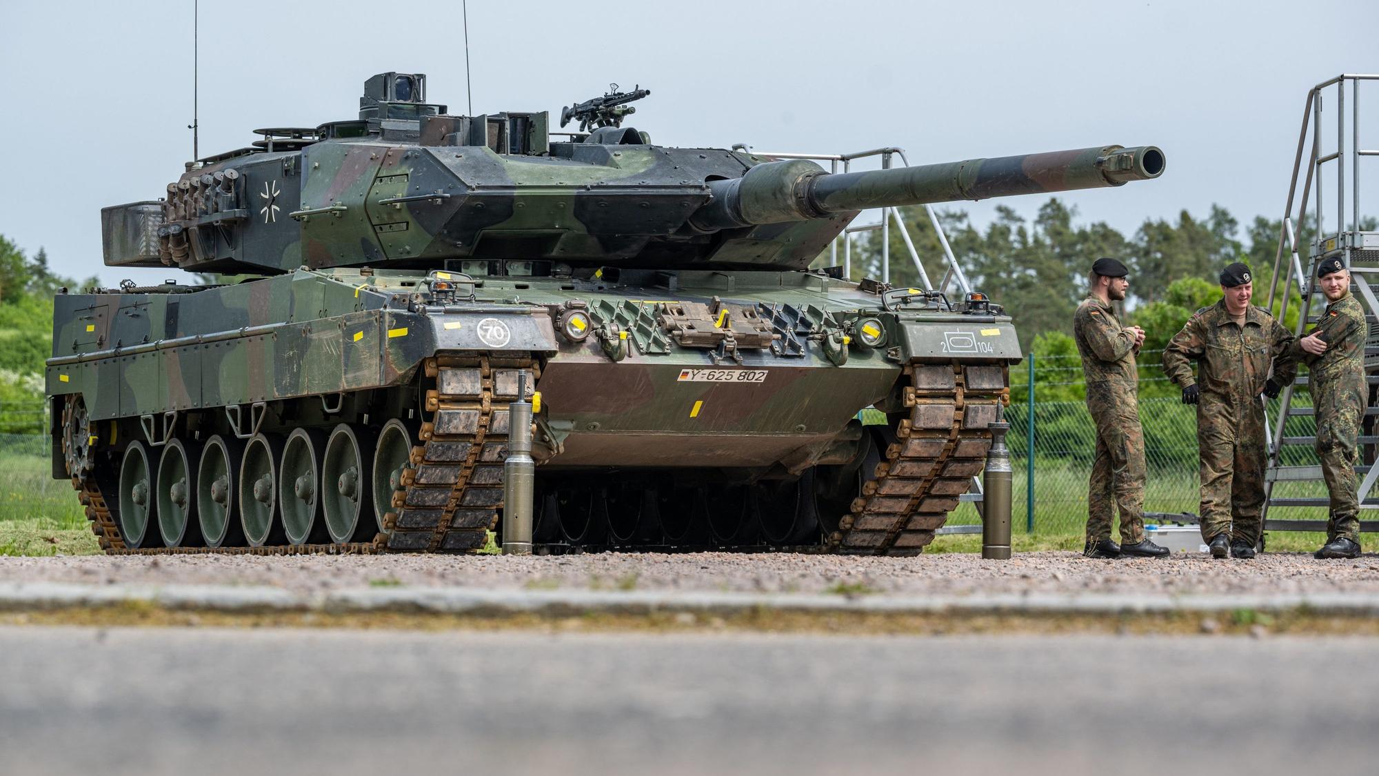 Ein Kampfpanzer vom Typ Leopard II, über die Lieferung von Kampfpanzern an die Ukraine wurde monatelang gestritten.