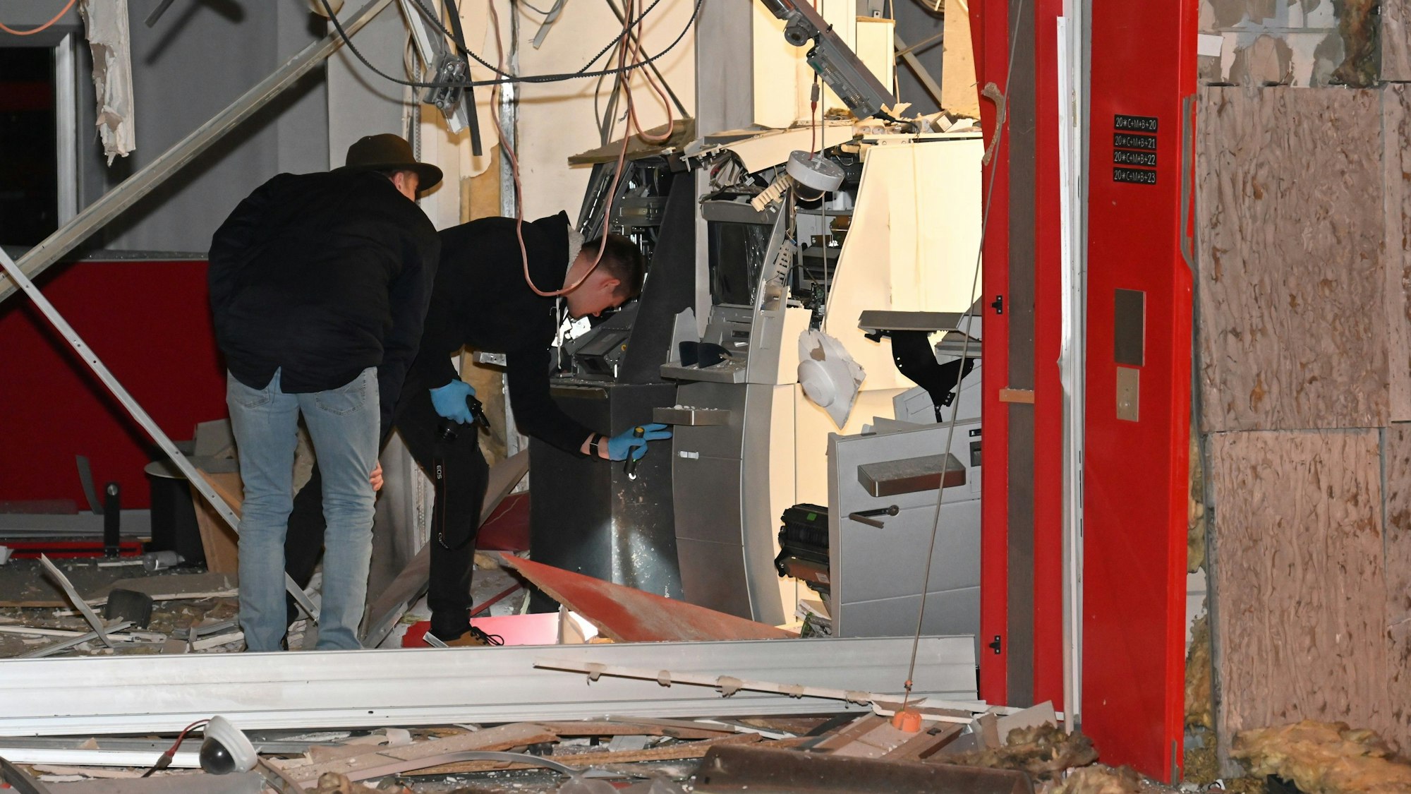 Am Marktplatz in Kerpen-Türnich wurde am 24. Mai ein Bankautomat gesprengt.