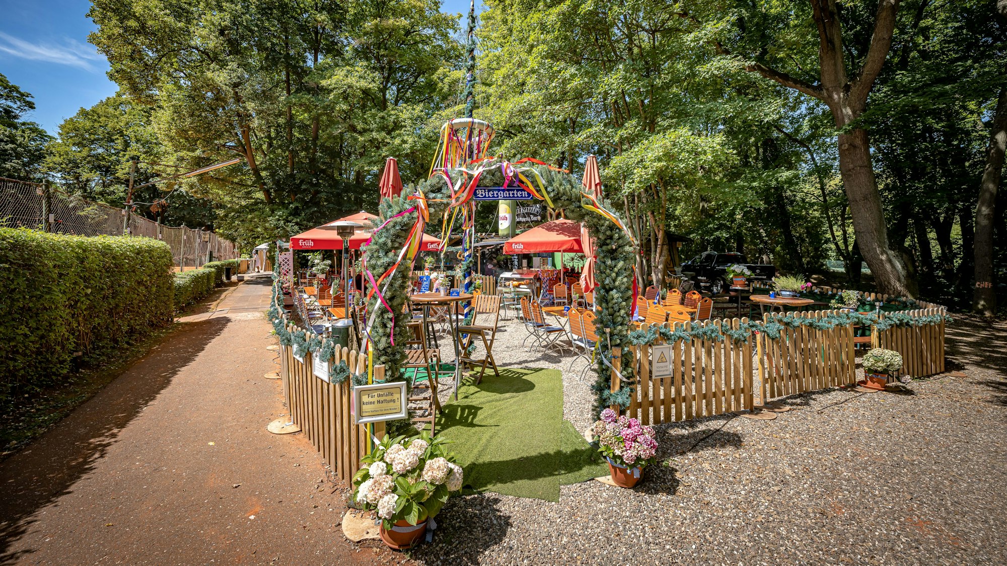 Blick auf den Biergarten in Köln-Rodenkirchen.