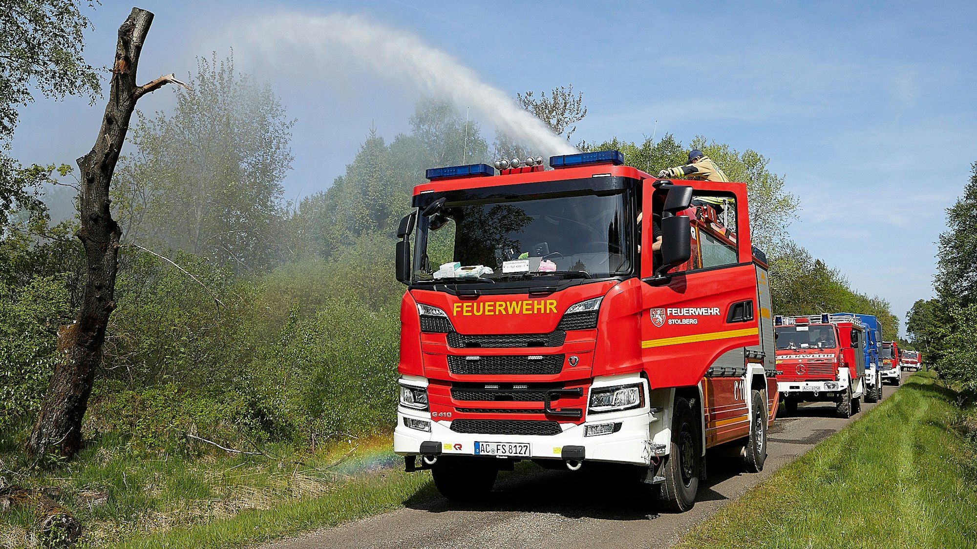 Mit einem Großaufgebot an Einsatzkräften waren die belgische und deutsche Feuerwehr gemeinsam im Venn unterwegs, um einen Oberflächenbrand zu löschen. Einsatzkräfte aus Stolberg waren mit der Löschkanone im Einsatz
