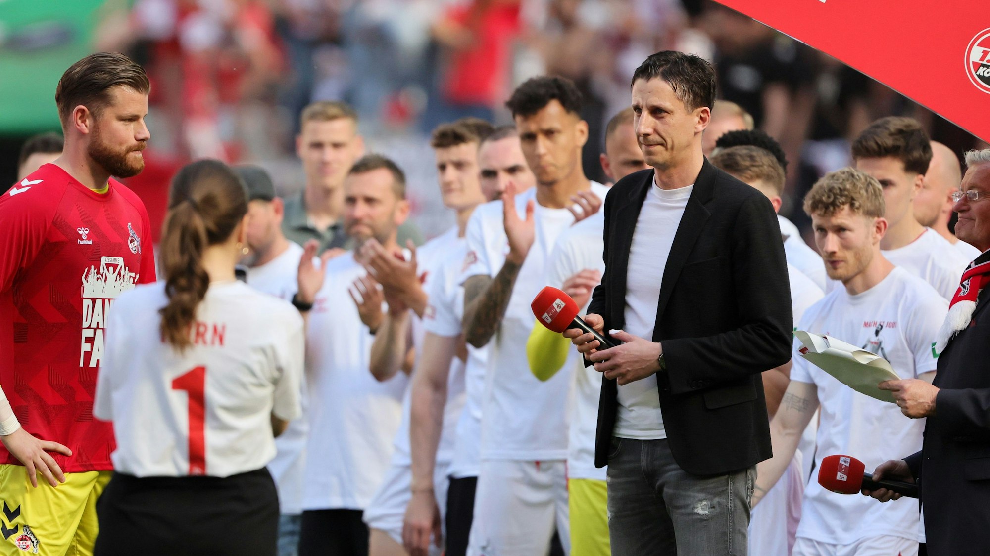 Christian Keller bei der Verabschiedung von Timo Horn und Jonas Hector.