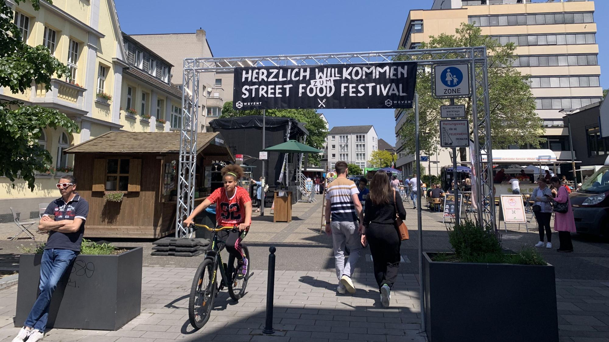 Das Banner am Eingangsbereich.