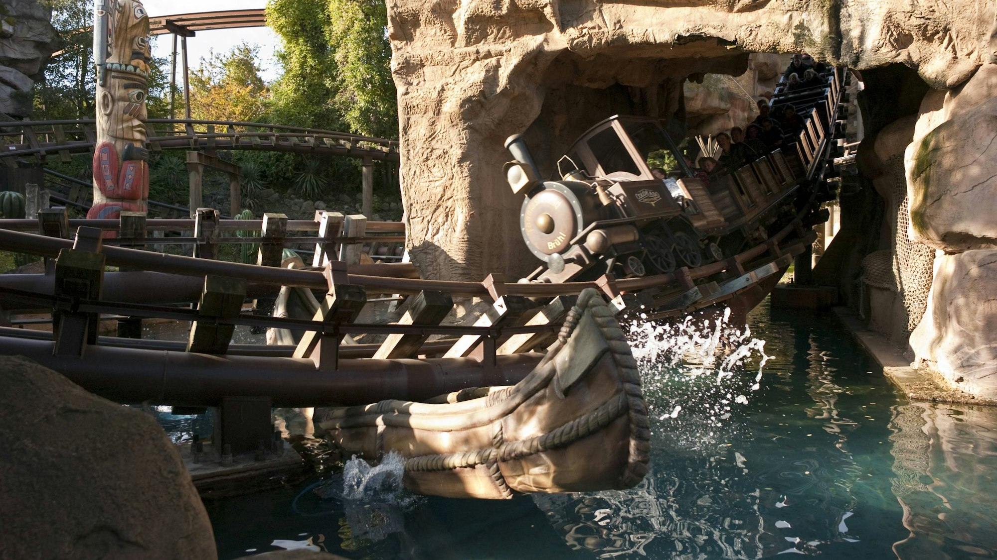 Blick auf die älteste Achterbahn im Phantasialand: Der Colorado Adventure.