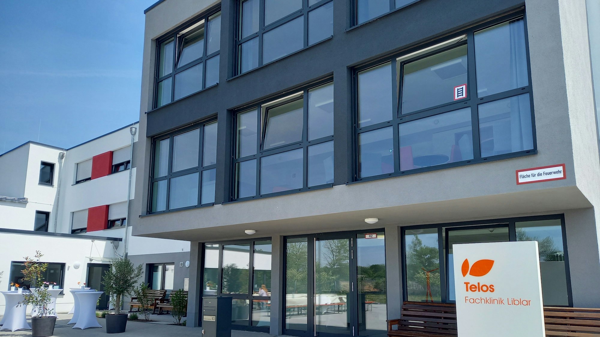 Das Foto zeigt die Telos Fachklinik von außen.