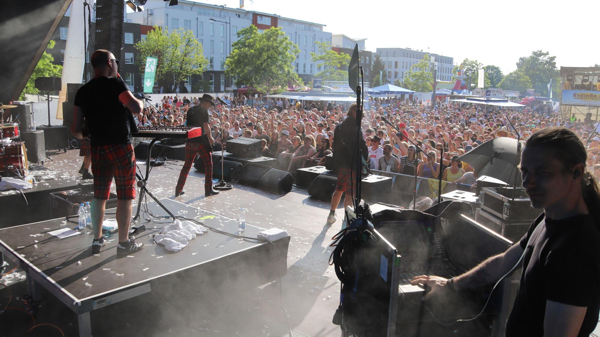 Rheinbrandfestival an der Stadthalle in Troisdorf mit Brings.