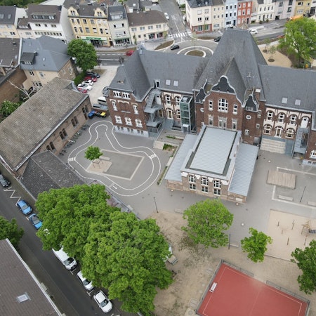 Die Paul-Gerhard-Schule in Euskirchen aus der Luft.