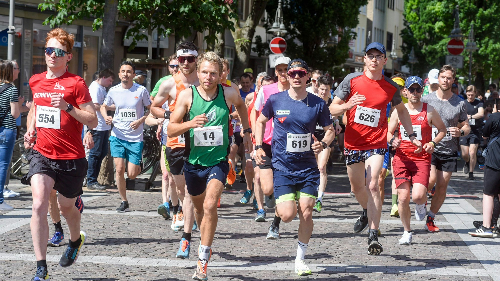 Läufer beim Brühler Stadtlauf