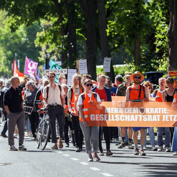Die Letzte Generation beim Start des Protestmarsches am Ebertplatz.