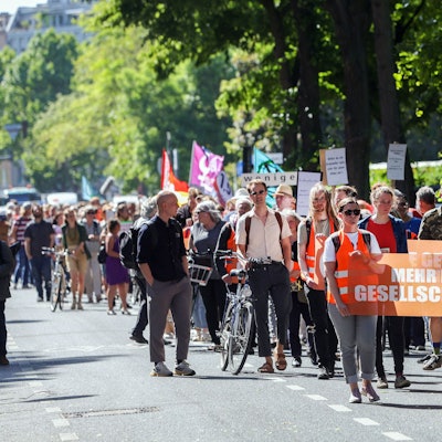 Die Letzte Generation beim Start des Protestmarsches am Ebertplatz.