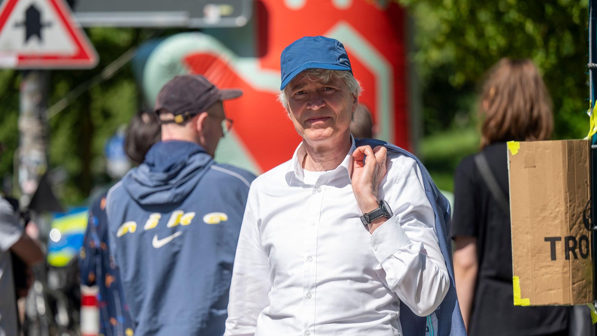 Unter Druck: Harald Rau bei einer Demo für den Erhalt des OMZ, dessen Ende er vorzeitig eingeleitet hatte