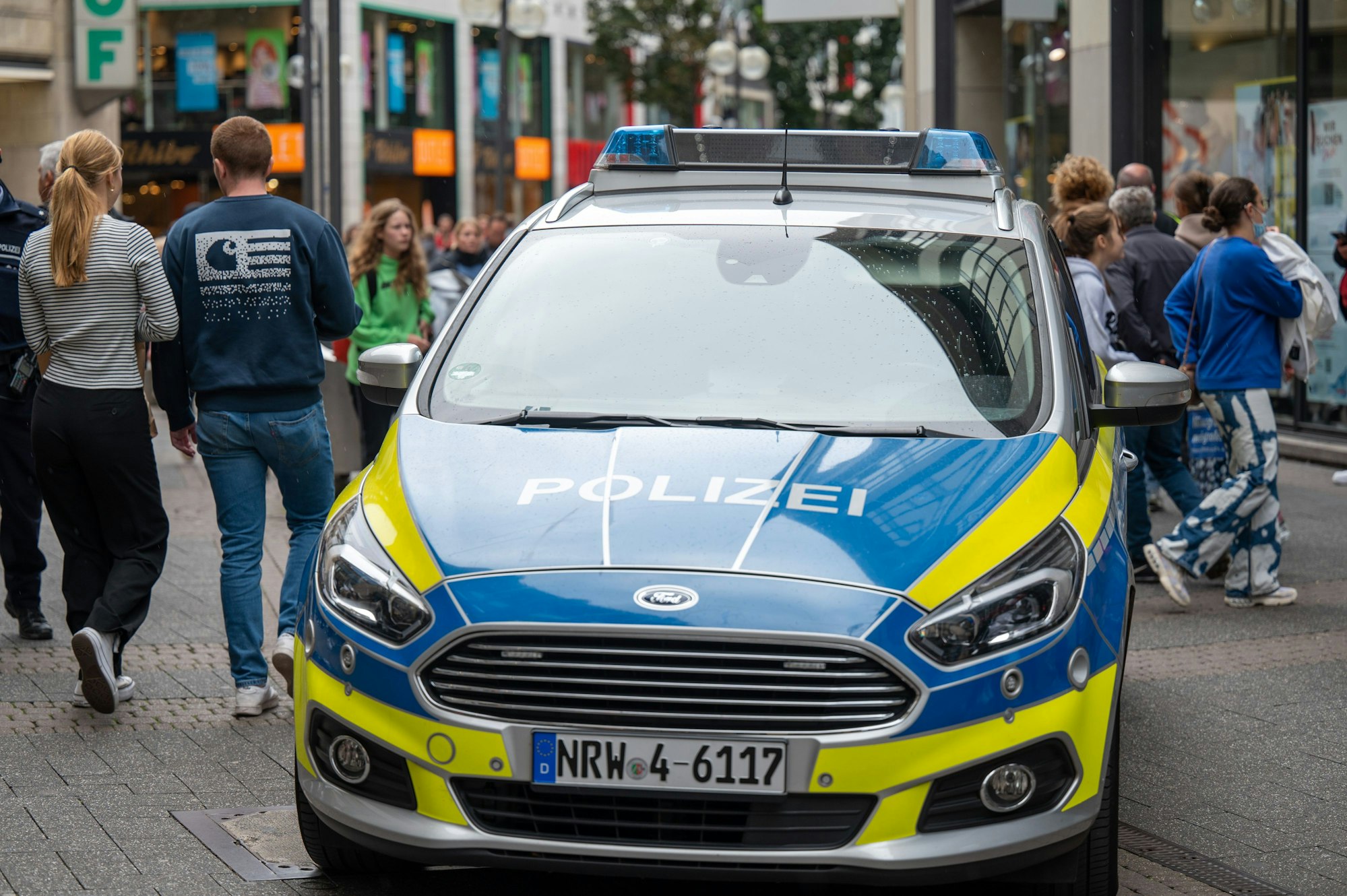 17.09.2022, Köln:Die Polizei ist in der Schildergasse im Einsatz. Foto: Uwe Weiser