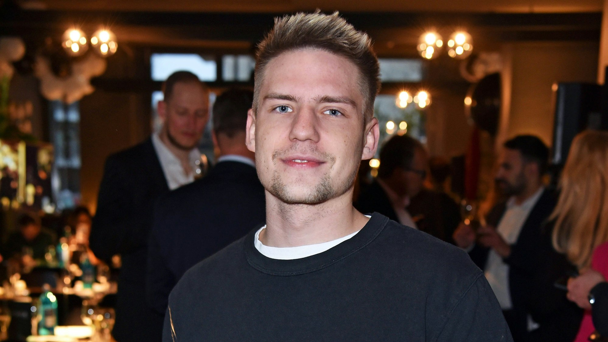 Lennart Borchert beim Berliner Charity-Event zugunsten der Erdbebenopfer in der Türkei und Syrien im KPM Hotel & Residences.