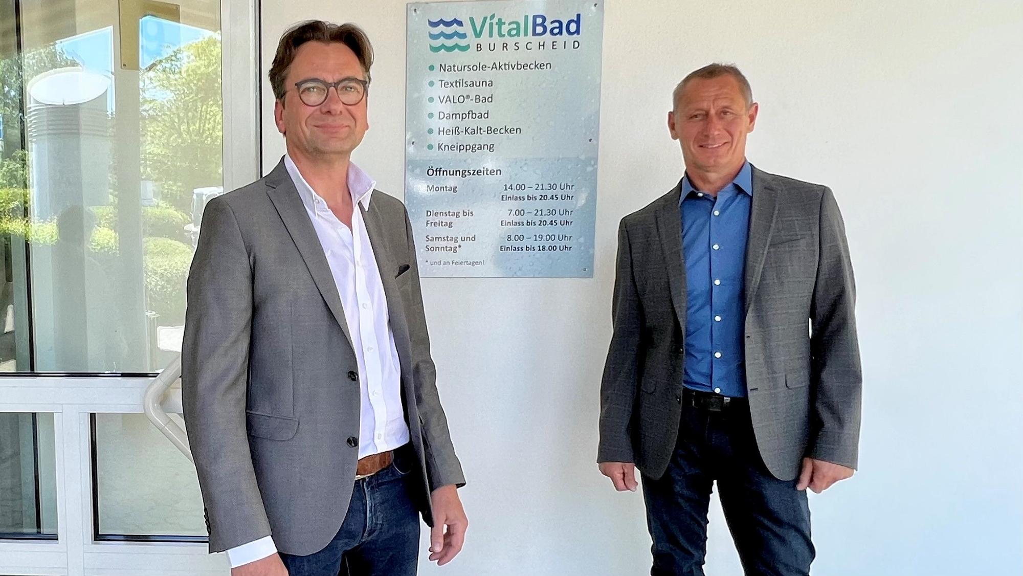 Vitalbad Burscheid: Geschäftsführer Christian Meuthen (.) und Betriebsleiter Karsten Blum