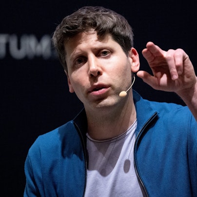 25.05.2023, Bayern, München: Sam Altman, Geschäftsführer (CEO) von OpenAI und Erfinder der KI-Software ChatGPT, nimmt an der Technische Universität München (TUM) an einer Podiumsdiskussion teil. Eine Reihe führender Experten für Künstliche Intelligenz sieht in der Technologie eine potenzielle Gefahr für die Menschheit und hat dazu aufgerufen, die Risiken ernst zu nehmen.