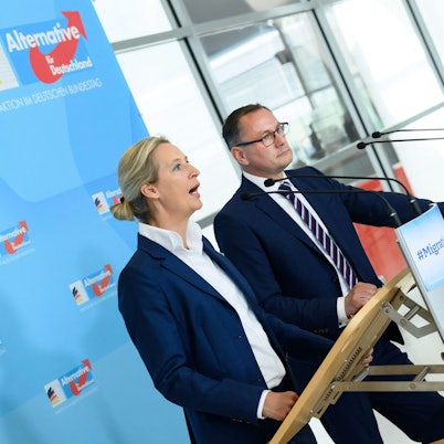 Alice Weidel, Vorsitzende der AfD-Bundestagsfraktion, und Tino Chrupalla, Vorsitzender der AfD-Bundestagsfraktion, bei einer Pressekonferenz.