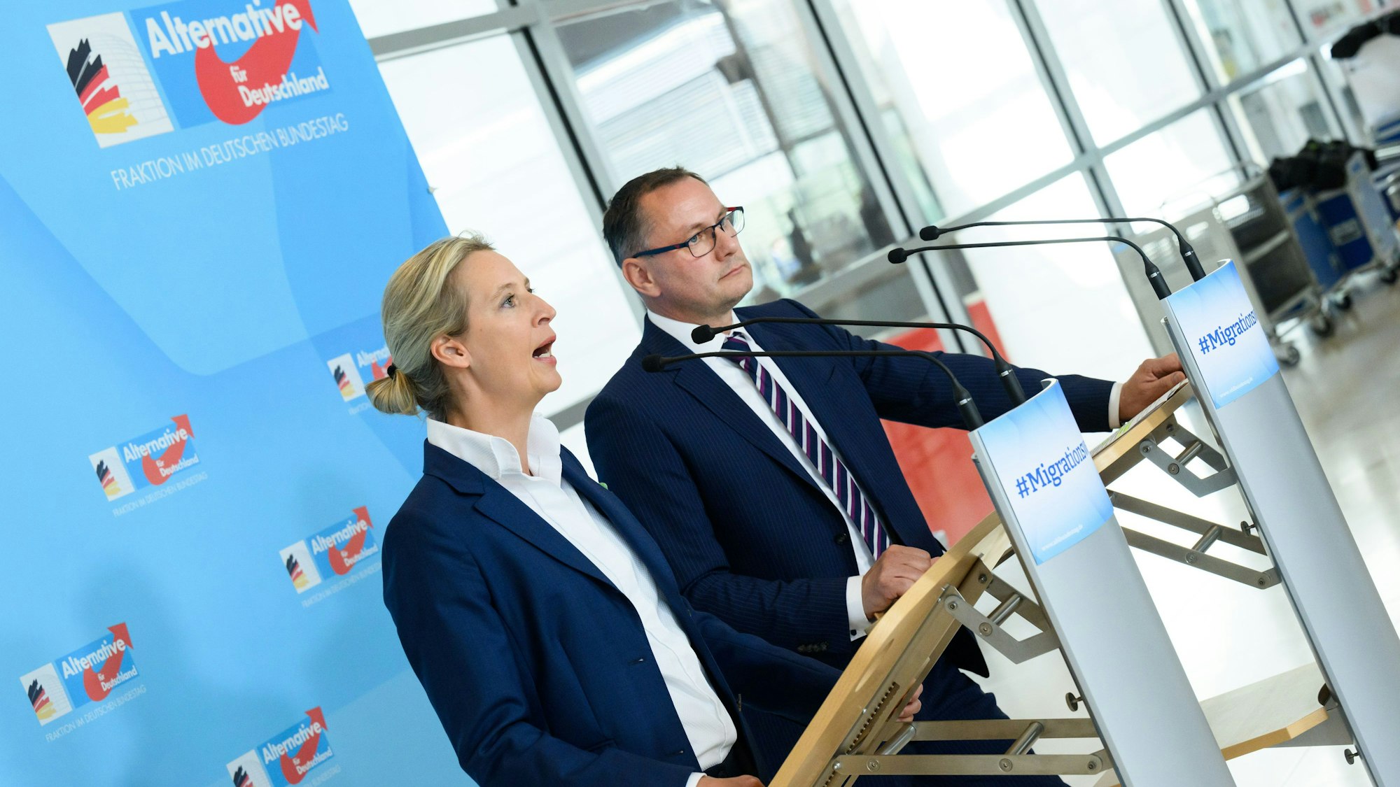 Alice Weidel, Vorsitzende der AfD-Bundestagsfraktion, und Tino Chrupalla, Vorsitzender der AfD-Bundestagsfraktion, bei einer Pressekonferenz.