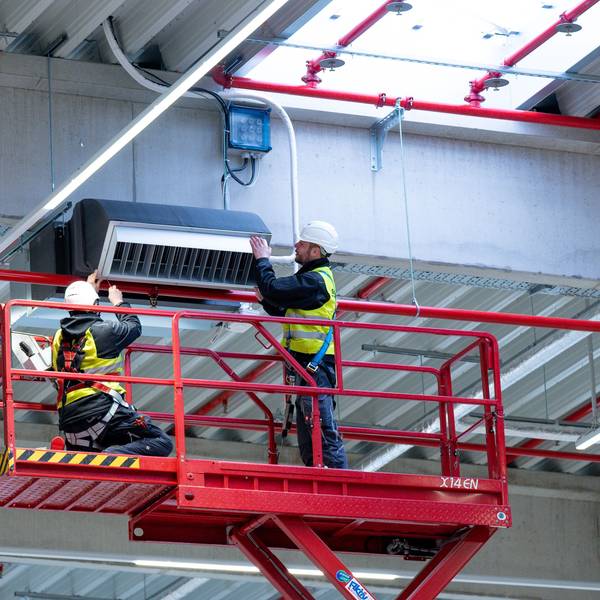 Das Kölner Traditionsunternehmen Schwank ist Weltmarktführer in einem hoch spezialisierten Nischenmarkt. Der Mittelständler entwickelt und realisiert Systeme zum Heizen und Kühlen von Sportstätten, Hangars, Industrie-, Gewerbe- und Logistikhallen.